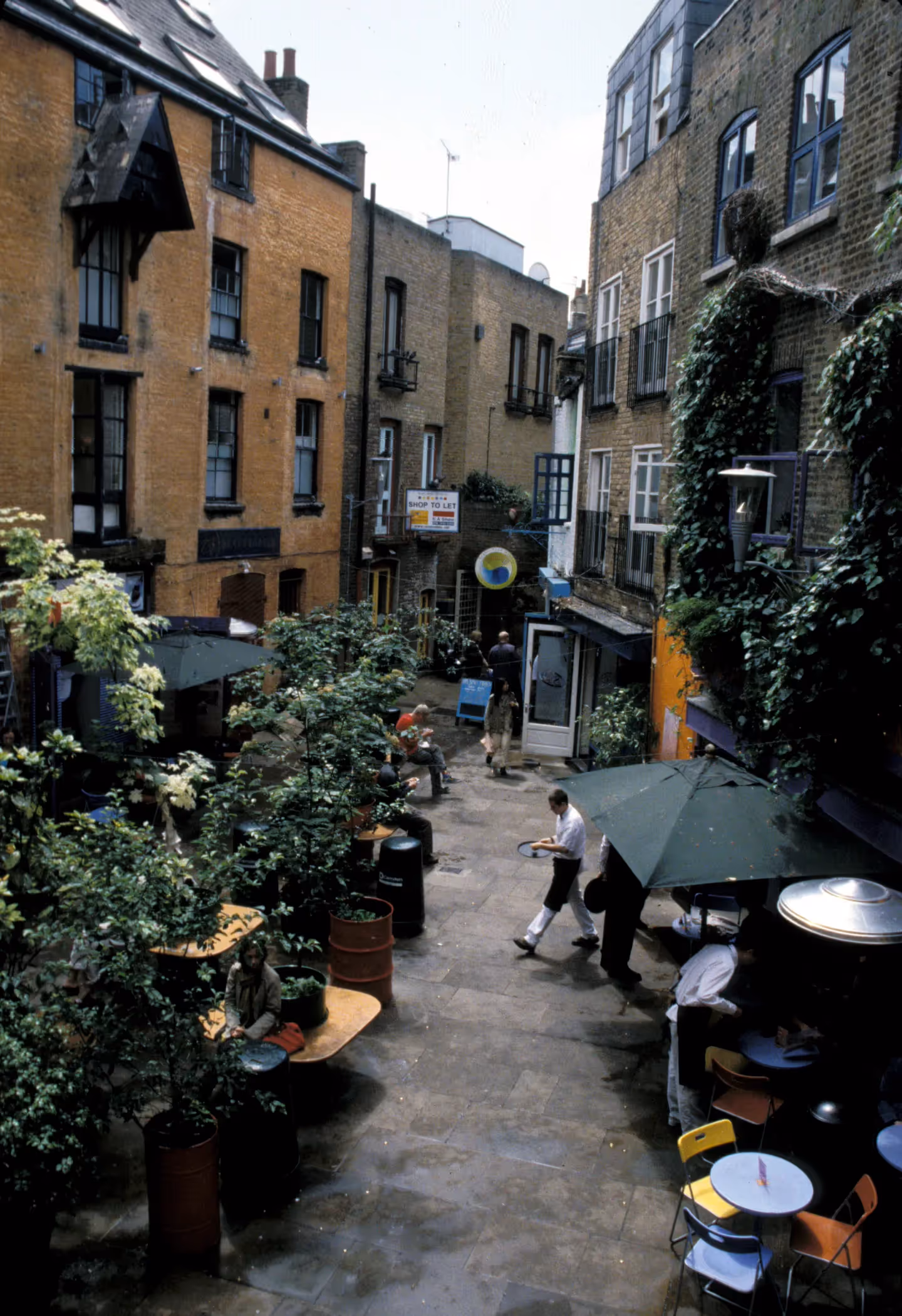 Seven Dials, NealÍs Yard