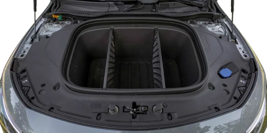 101 liters frunk foran i Mercedes-Benz CLA 350 4MATIC