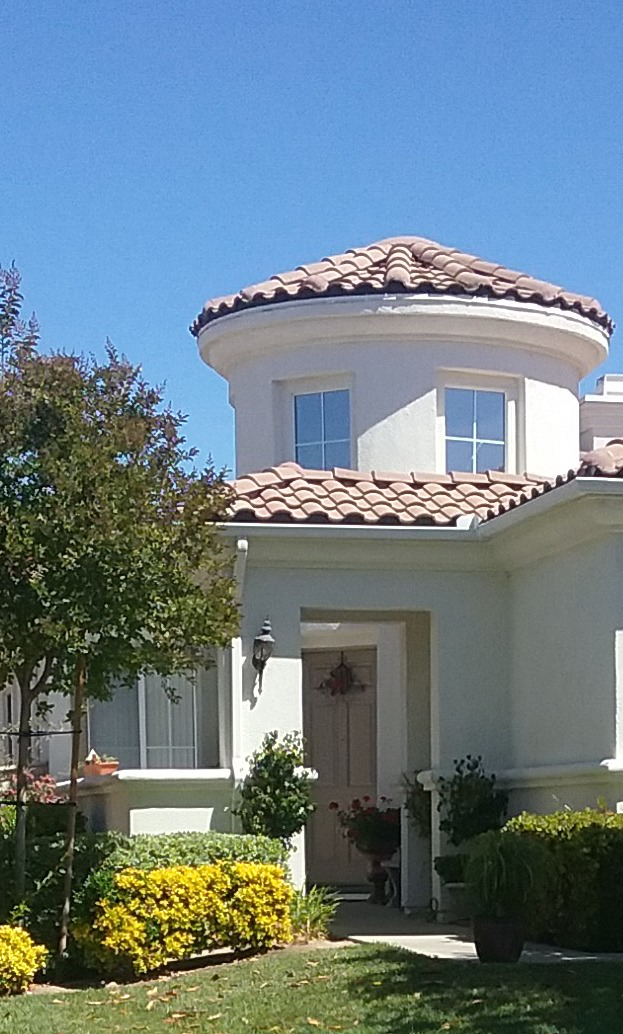 Picture of heat reducing tint on upper windows in a home in Menifee CA