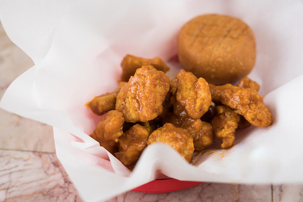 Eight piece boneless wings (Photo: Valerie Grant)