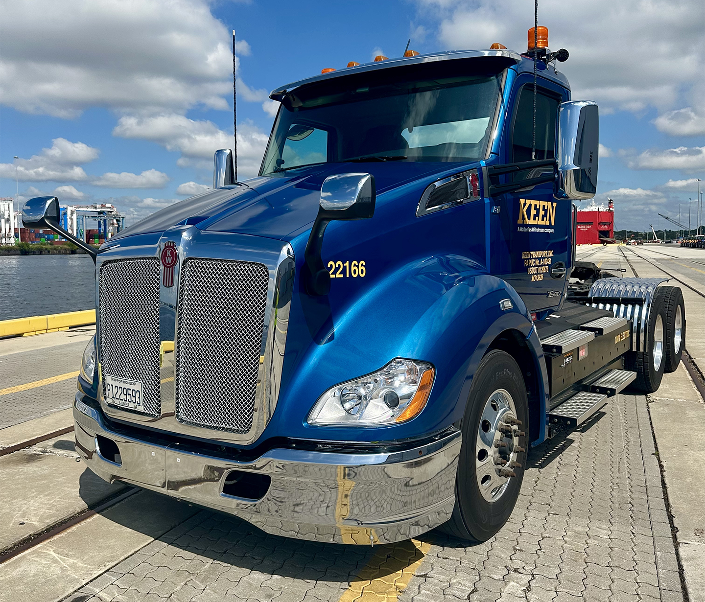 An Electric Heavy Haul Truck that Works at the Port of Balitmore