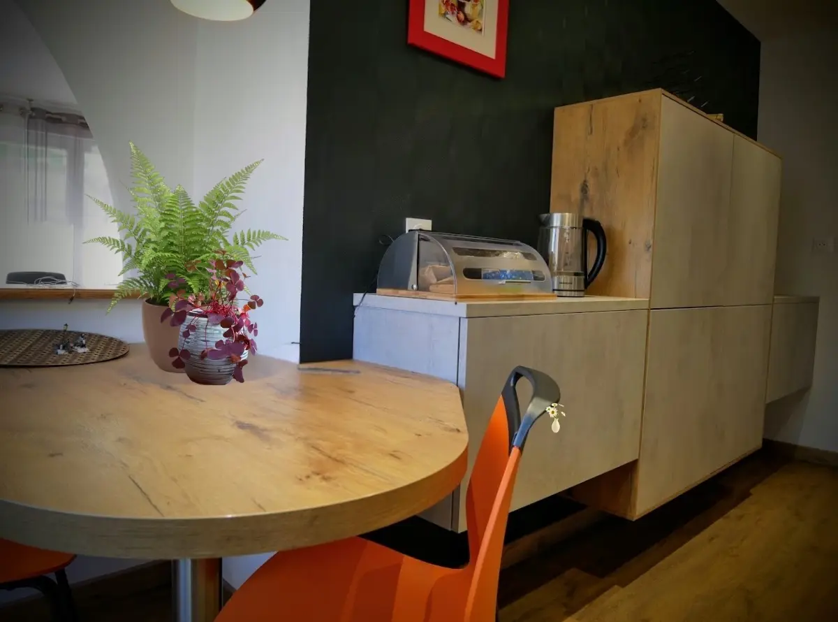 Cuisine petit espace en bois sur mesure