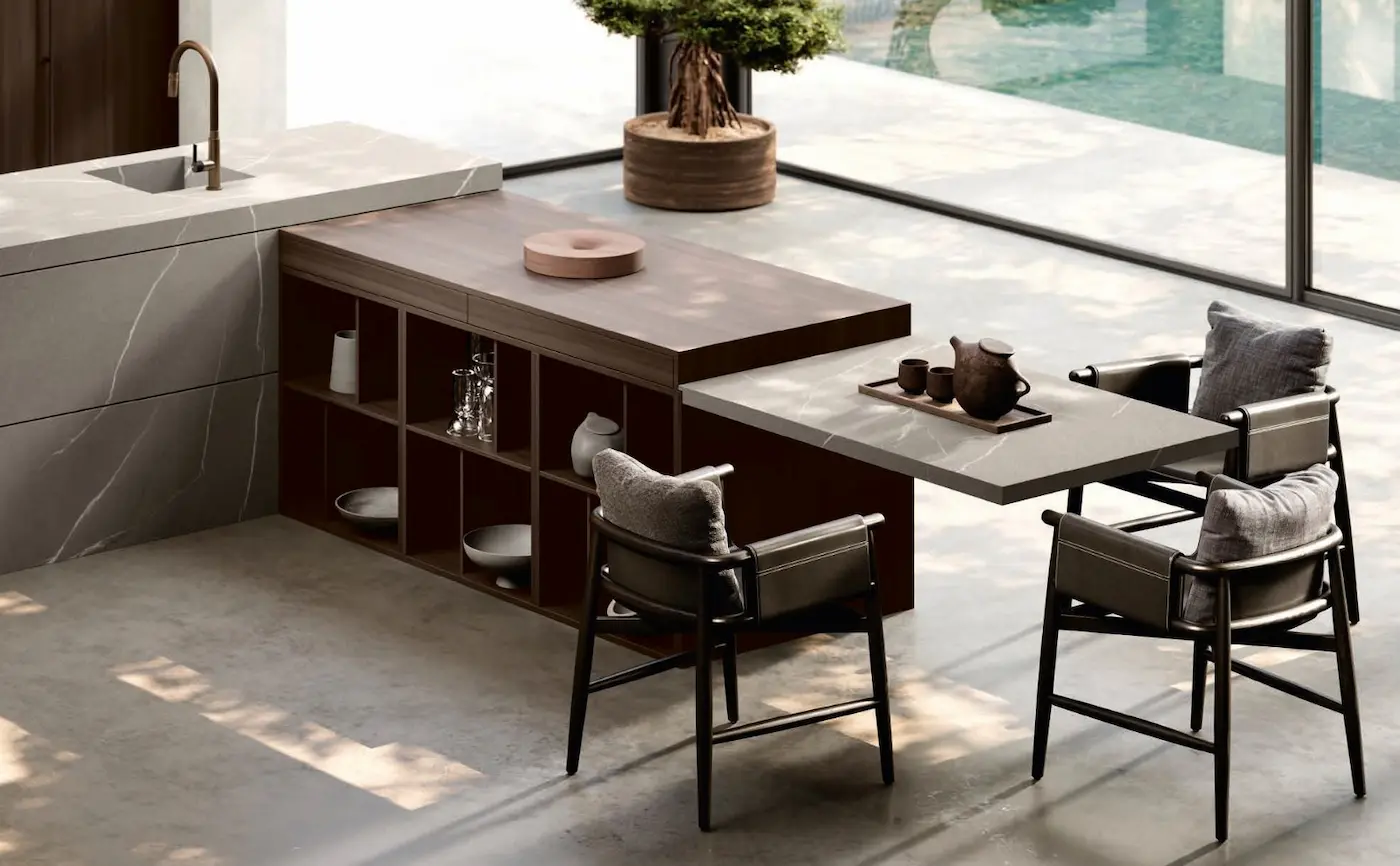 Espace cuisine avec ilot, table, assise