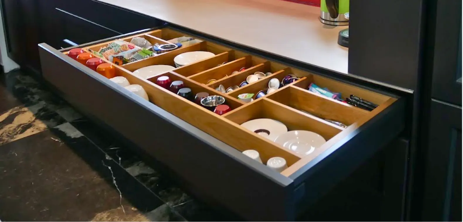 Tiroir sur mesure pour le rangement de la cuisine