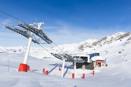 Hi everyone and welcome to Part 2 in the blog series of upgraded ski lifts for this winter. Last time I wrote about, and displayed photos, of two upgrades in the Méribel; the awesome new Côte Brune bubble to take skiers over to Val Thorens and Les Menuires, and the part renovation of the Rhodos bubble.