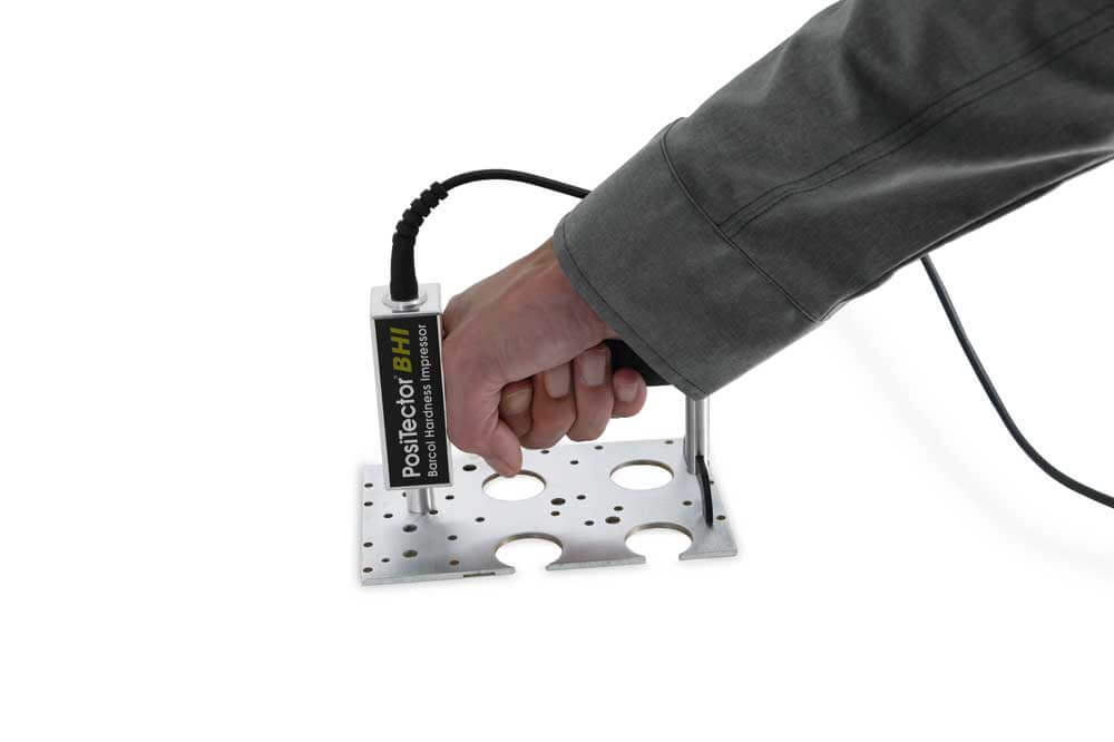 알루미늄을 측정하는 PosiTector BHI 바콜 경도 임프레서 사진