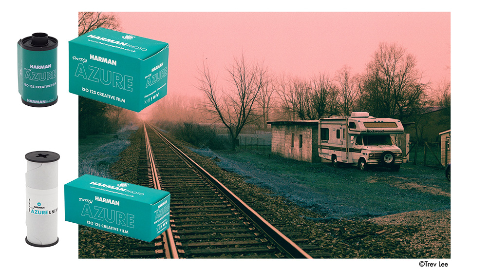 Harman Switch Azure 125 film 135-36 en 120 formaat met foto van camper geparkeerd langs spoorlijn gefotografeerd met deze film