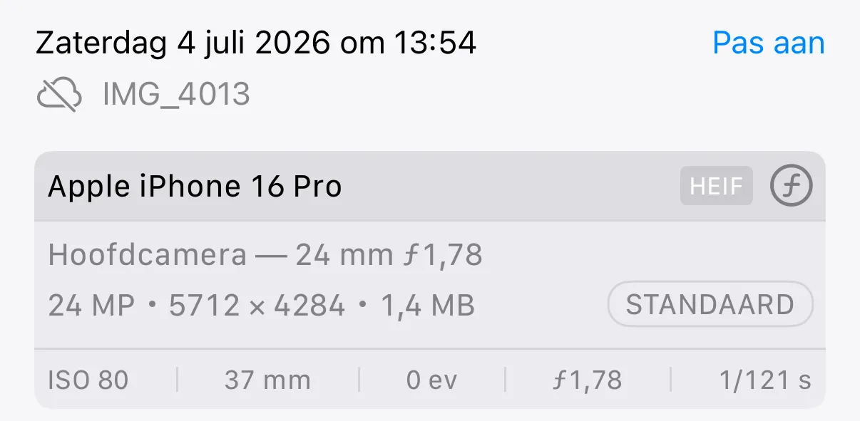 Screenshot van iPhone-foto-informatie met 24mm hoofdcamera en 37mm-equivalent.