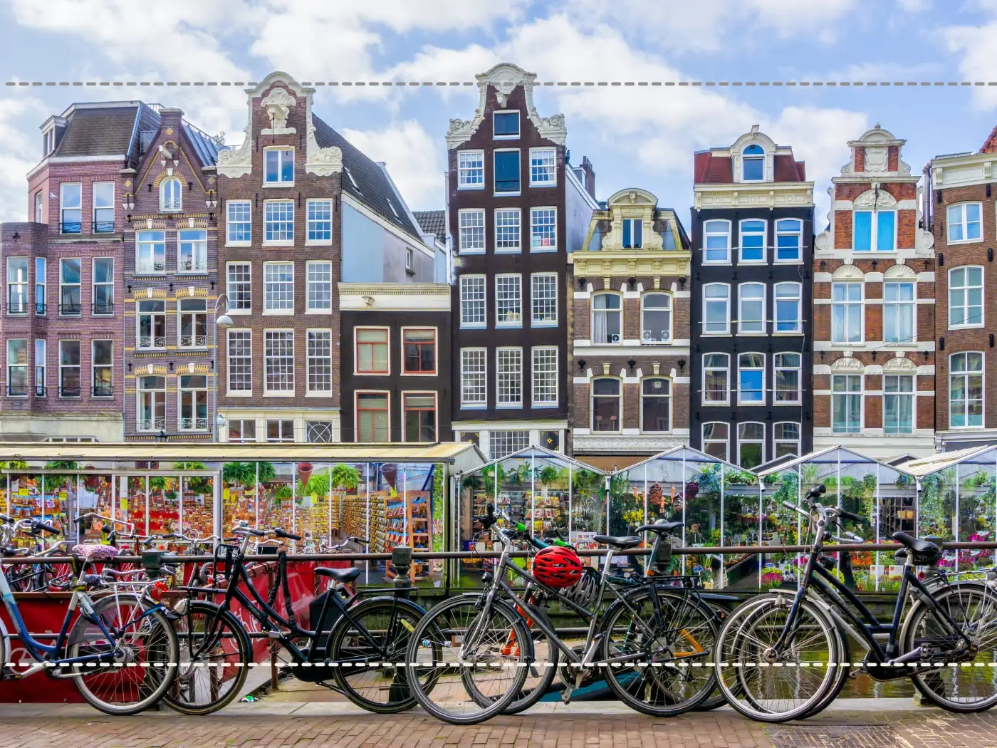 Amsterdamse grachtenpanden en fietsen als voorbeeld van uitsnijden van 4:3 naar 3:2