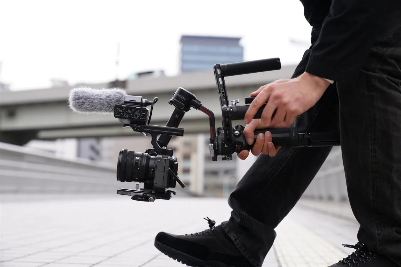 Video rig with Sony camera and FE PZ 16-35mm F4 G lens during outdoor filming