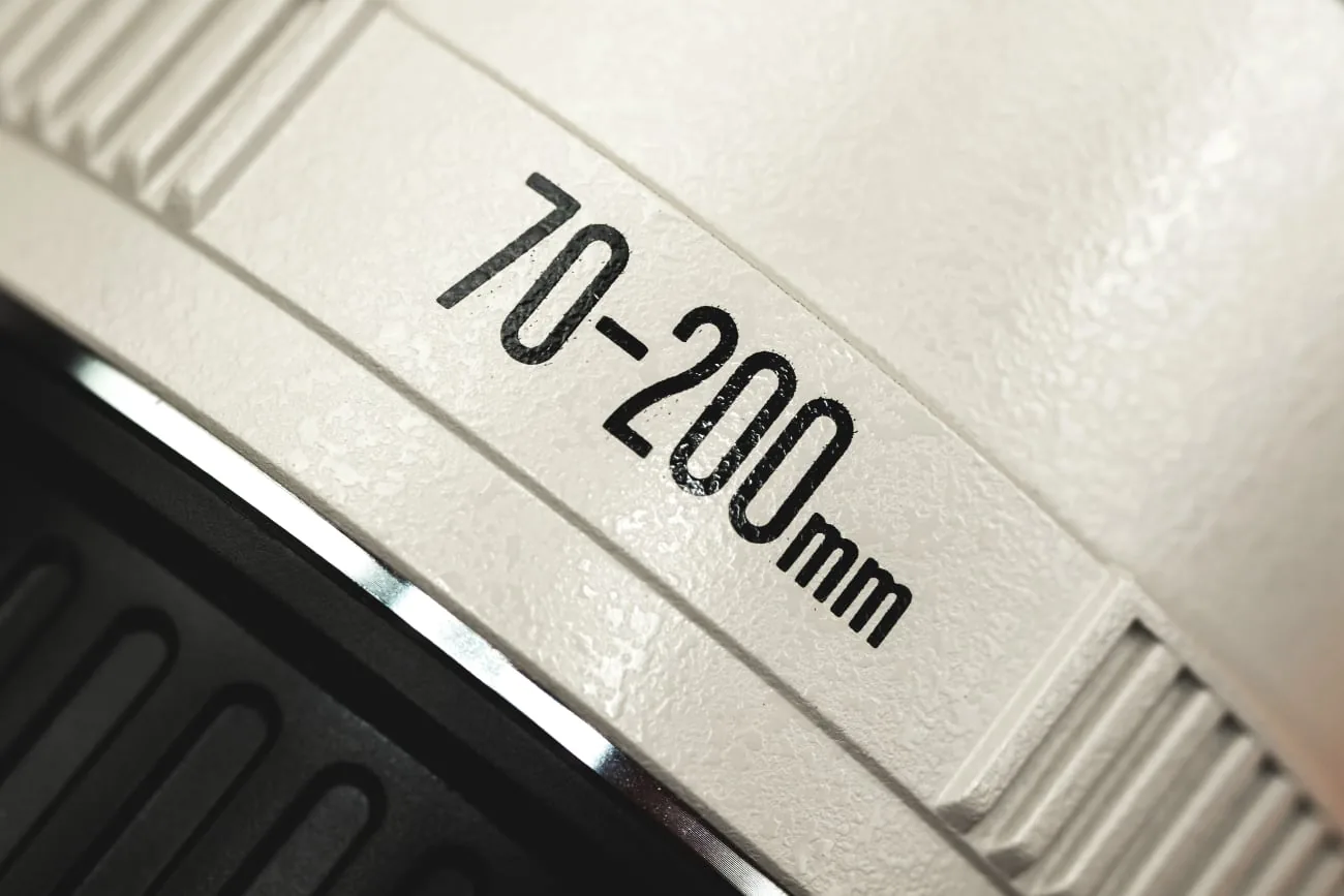 Detail of the 70-200mm marking on a telephoto zoom lens