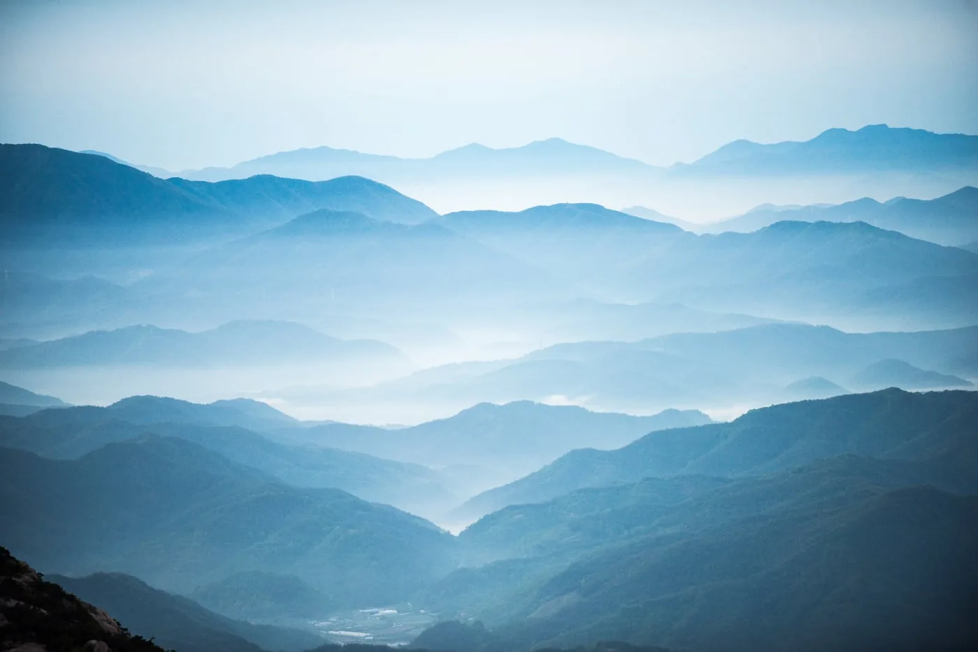 Blue mountain layers with mist between the peaks