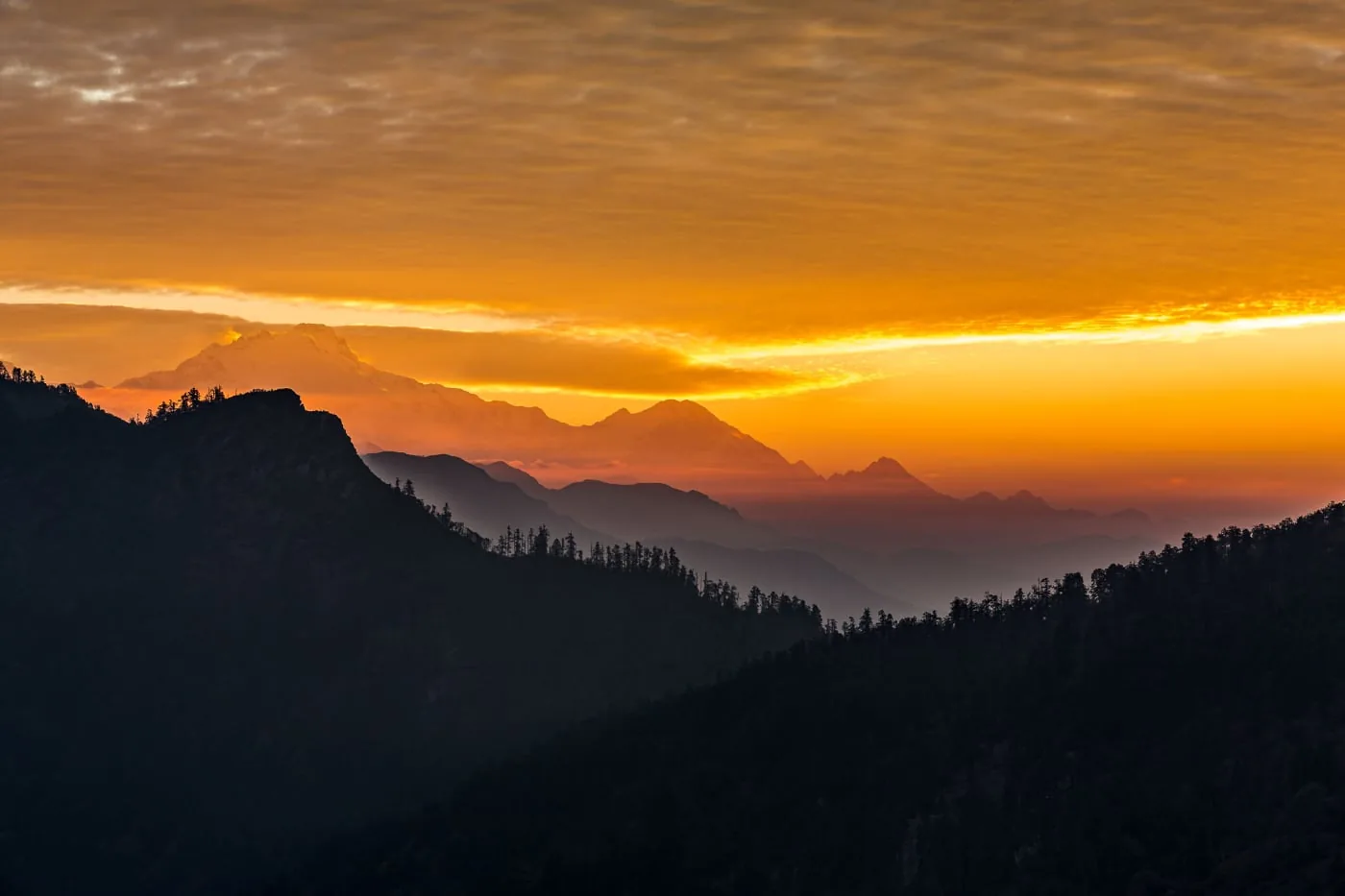 foto: © De Fotoreisshop - oranje zonsondergang bergen