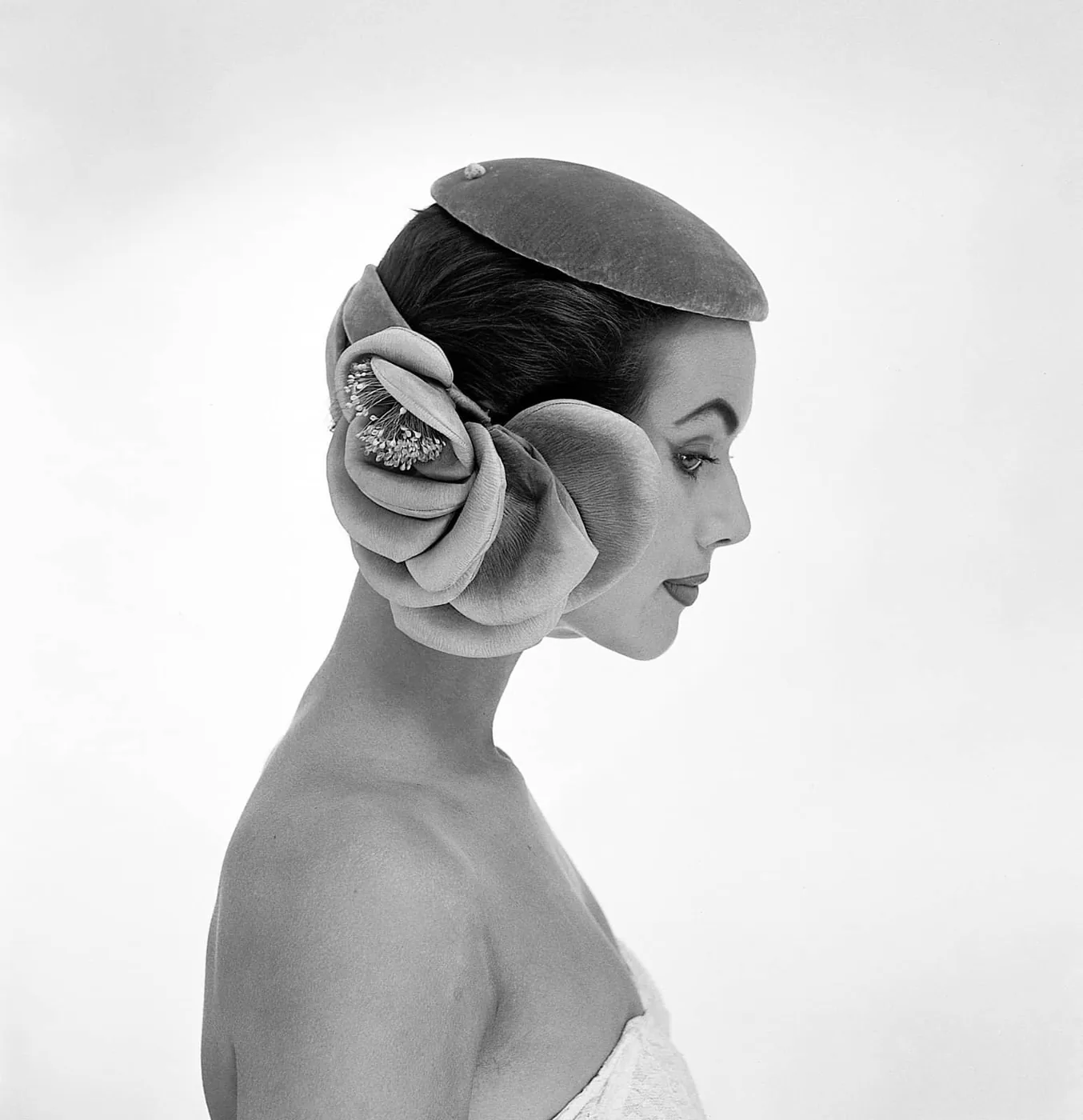 Model Evelyn Orcel, couture Dick Holthaus 1955