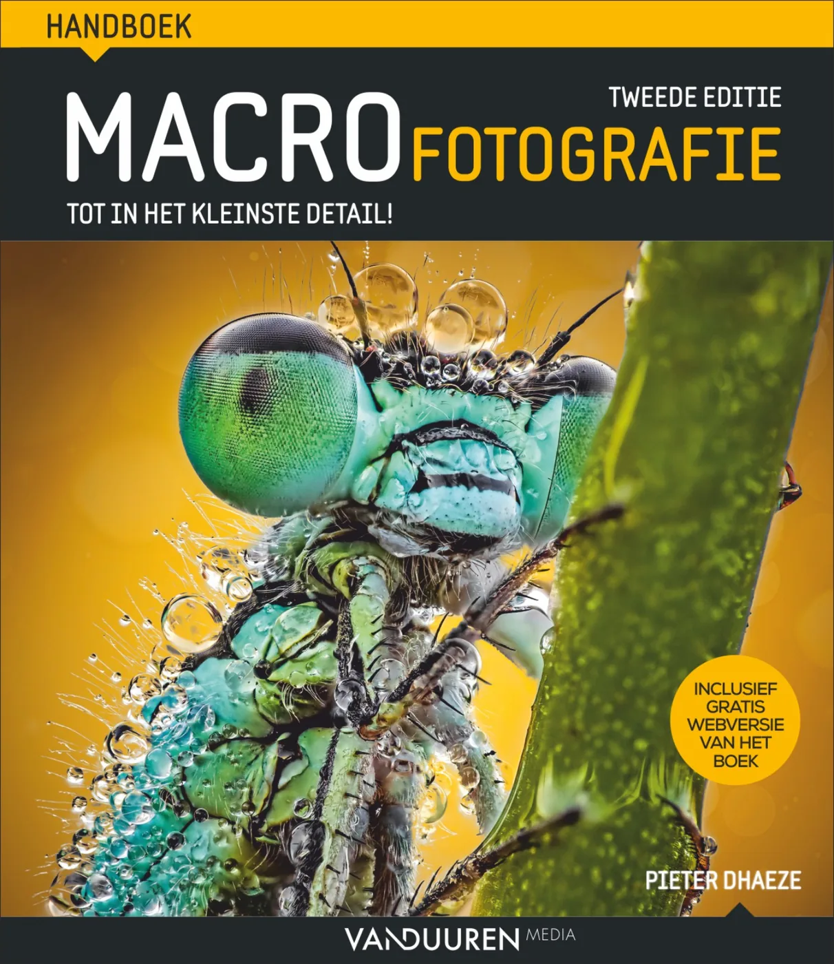 Book cover of Handboek Macrofotografie, tweede editie by Pieter Dhaeze, featuring a macro photo of a dragonfly