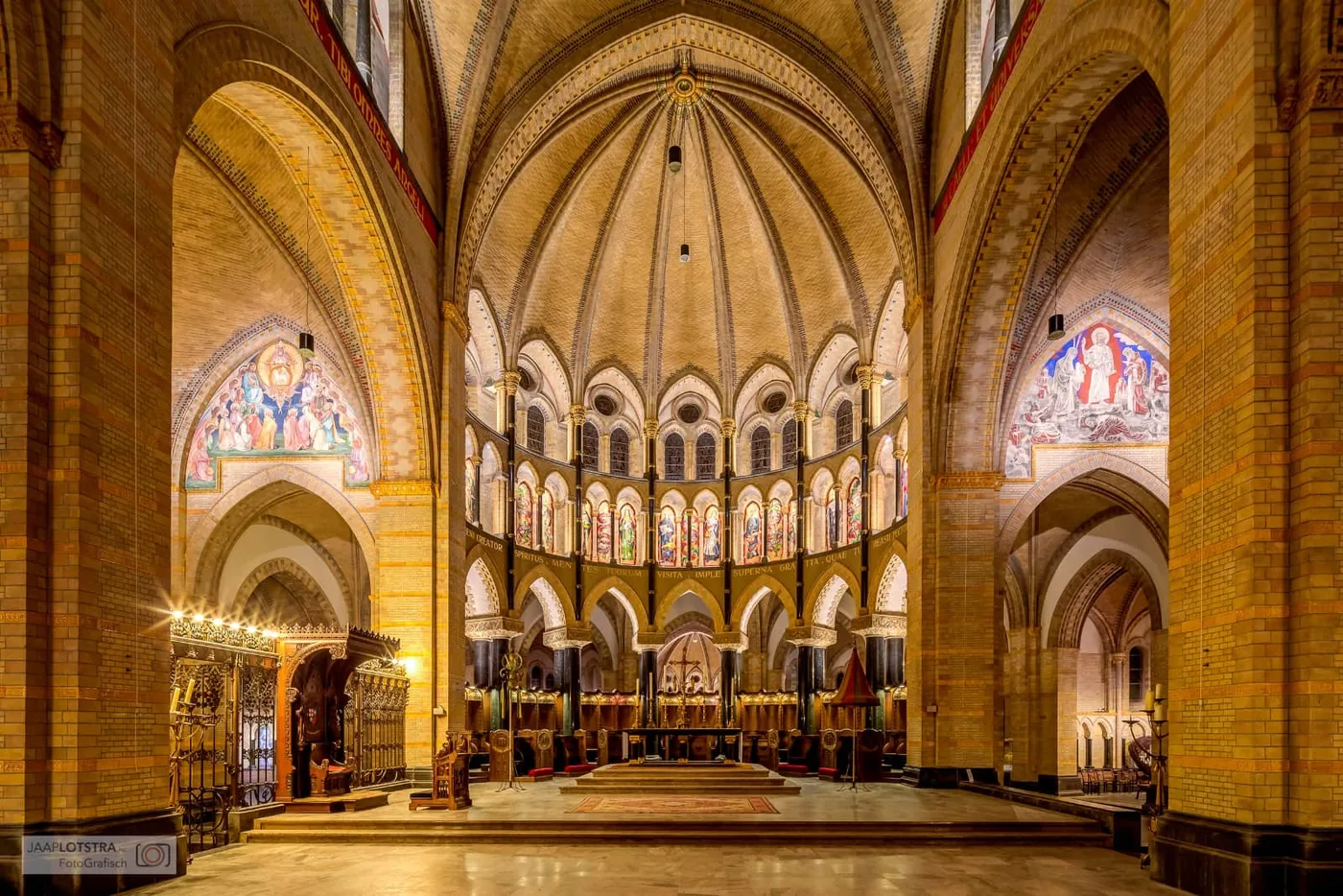 foto: © Jaap Lotstra - kerk architectuur binnen