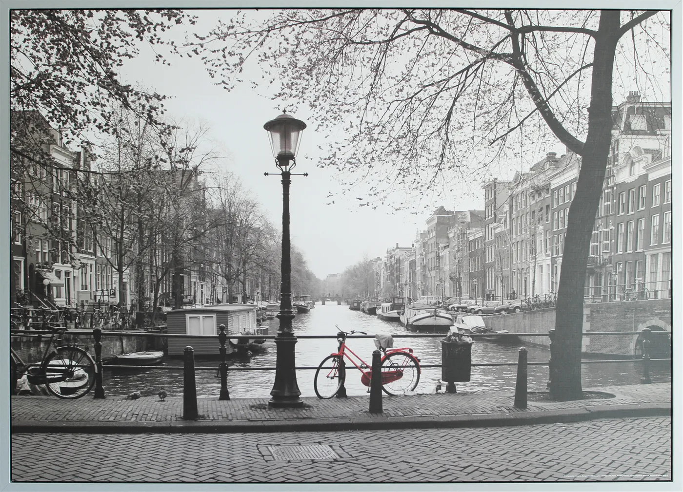foto: Fernando Bengoechea /IKEA foto van gracht met rode fiets