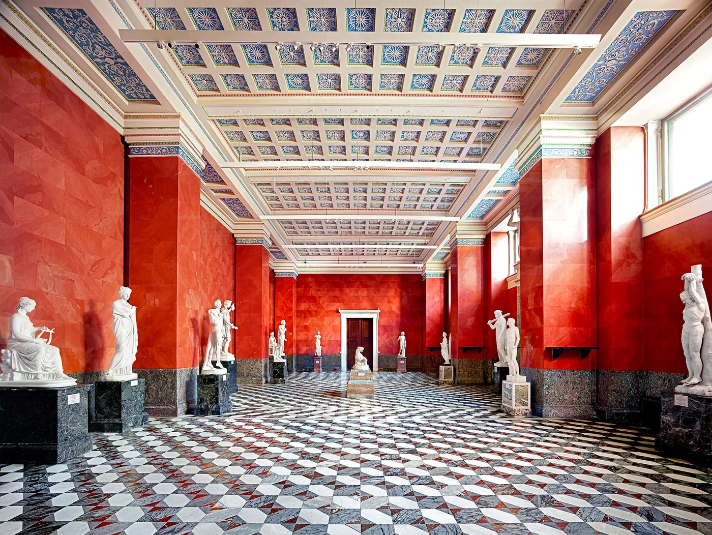 Photo: © Candida Höfer, VG Bild-Kunst, Bonn — Hermitage St. Petersburg VIII 2014