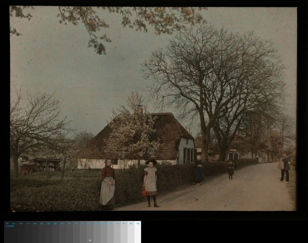 ‍foto: Jacob Olie Jr (1879-1955)Dorspsgezicht, c. 1913*, 9x12 cm Rijksmuseum