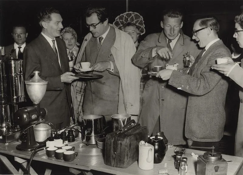 foto: Cees de Boer | De Koffieclub met Godfried Bomans en Harry Mulisch, 1956