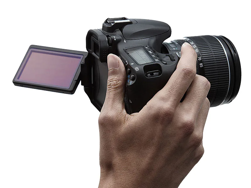 foto van Canon Eos 60D in hand met lcd scherm open