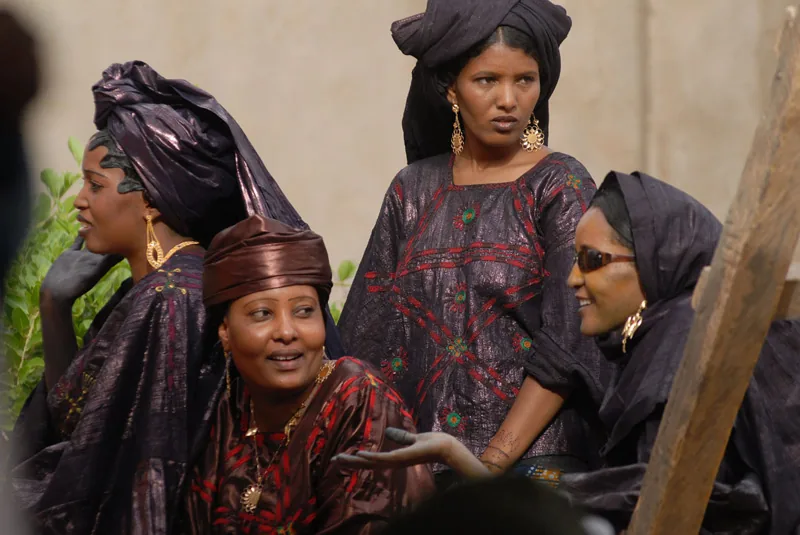 photo: Tom van der Leij — women in Niger