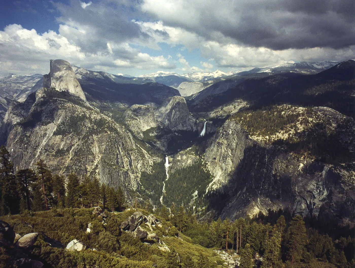 foto van hoog gebergte in Californië