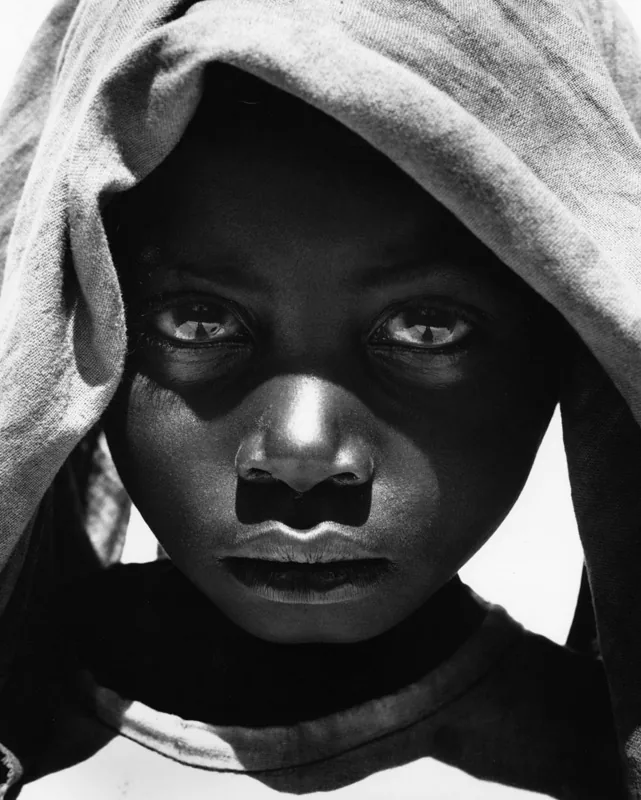 Photograph by Sander Veeneman of a young Mozambican girl