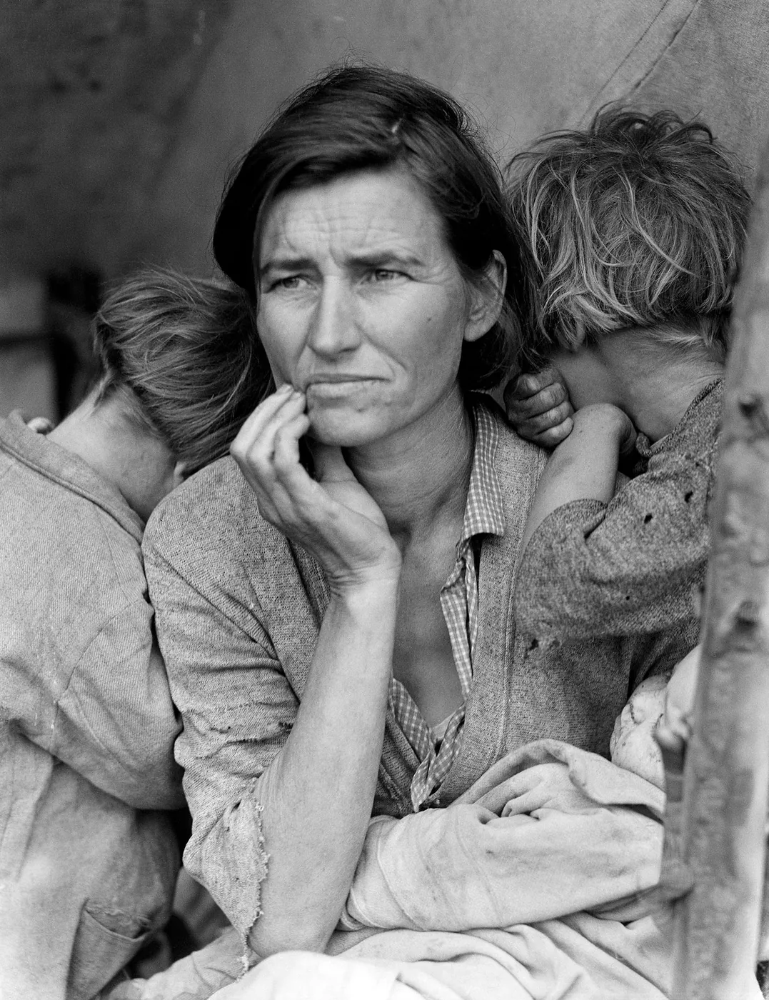 Dorothea Lange’s photograph Migrant Mother, showing a mother with two children and a baby in tattered clothing during the Great Depression of 1930