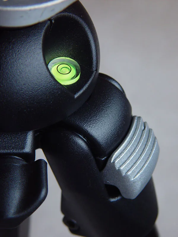 Tripod with a built-in spirit level