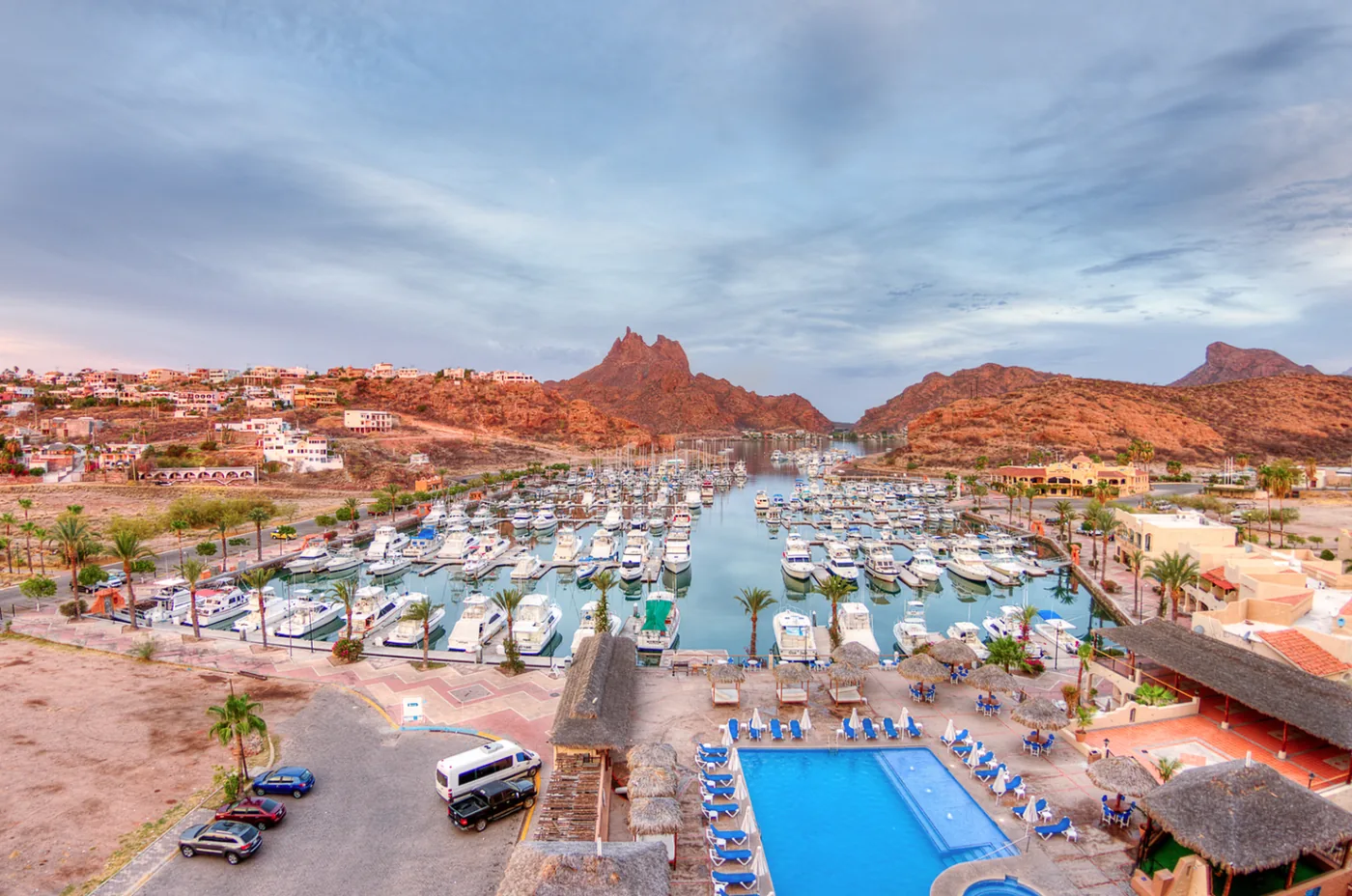 Large harbor photo between rocky mountains on Sergio Diaz's website