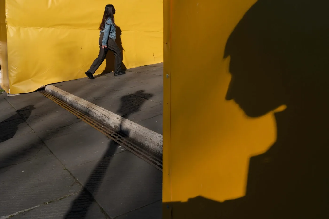 Street photography with the Fujifilm XF 23mm f/2.8 R WR Pancake lens