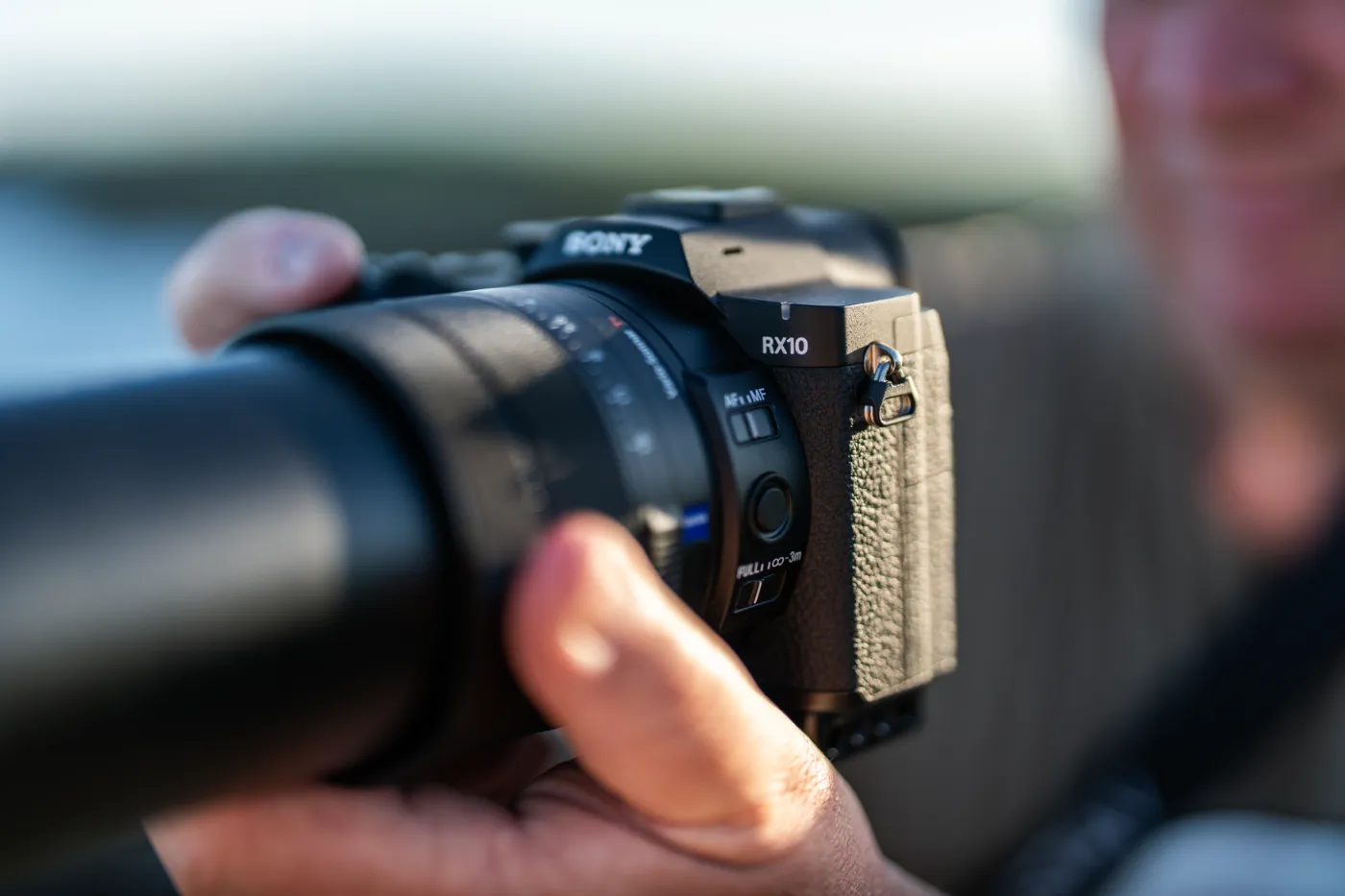 Sony RX10 V: 24-600mm superzoom met AI-autofocus
