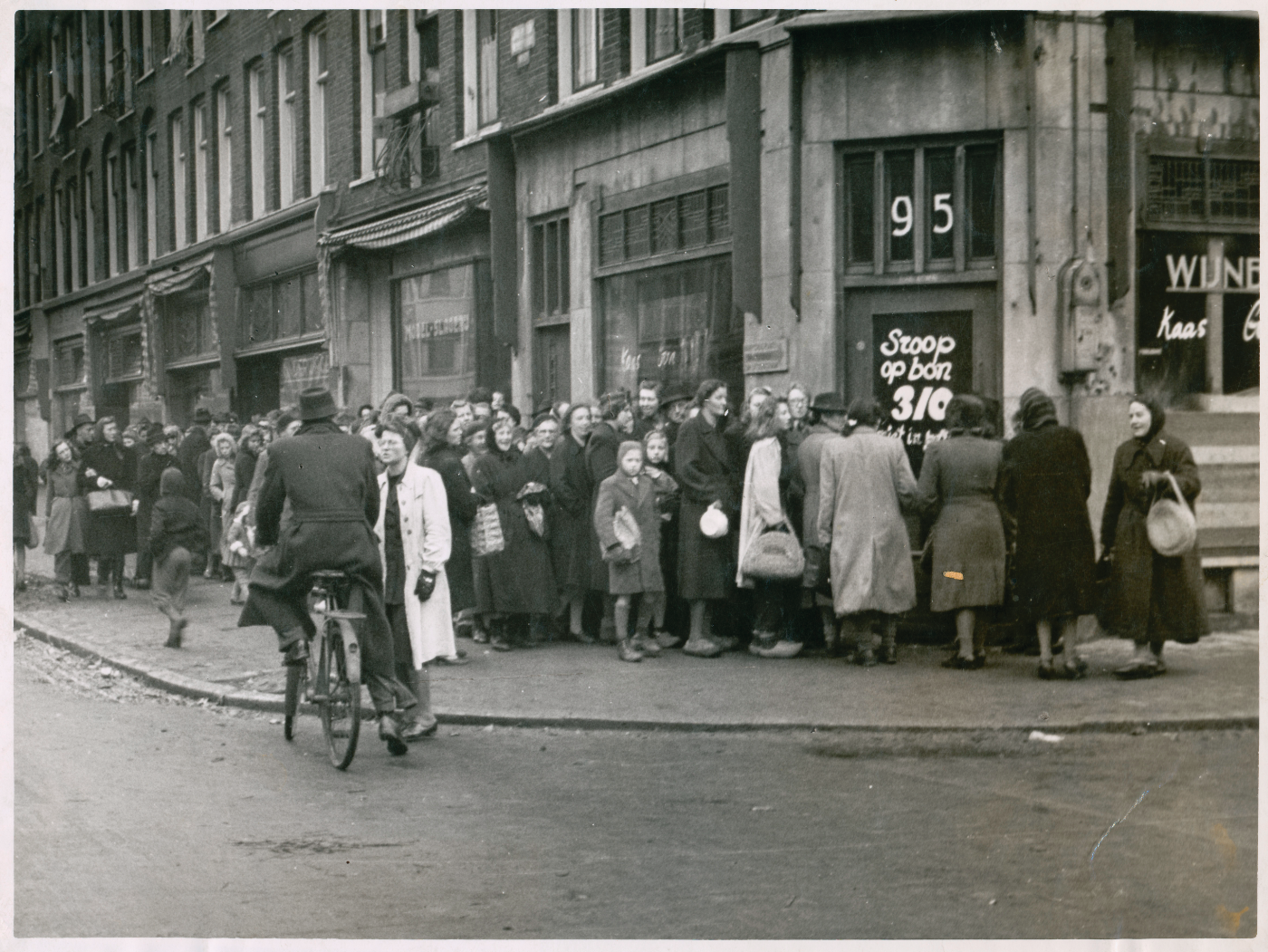 De ondergedoken camera Het laatste oorlogsjaar, Amsterdam 1944-1945