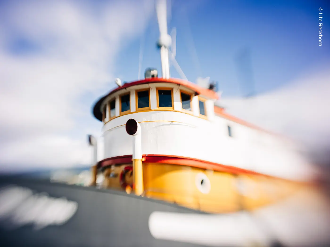 Lensbaby Sweet 22 pancake lens, photograph of a ship
