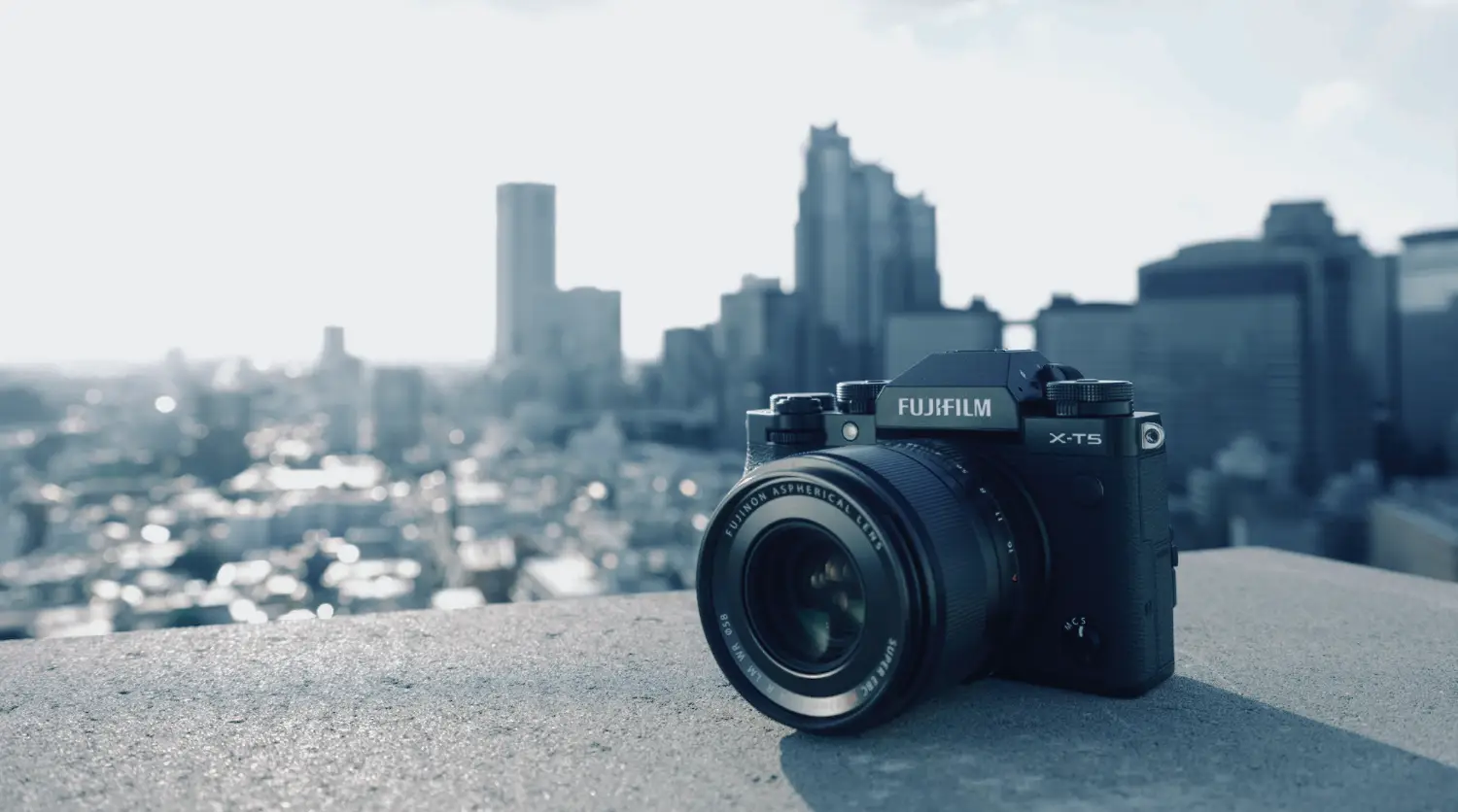 Fujifilm X-T5, a digital system camera that combines the convenience of analogue operation with a back illuminated sensor of no less than 40.2 MP
