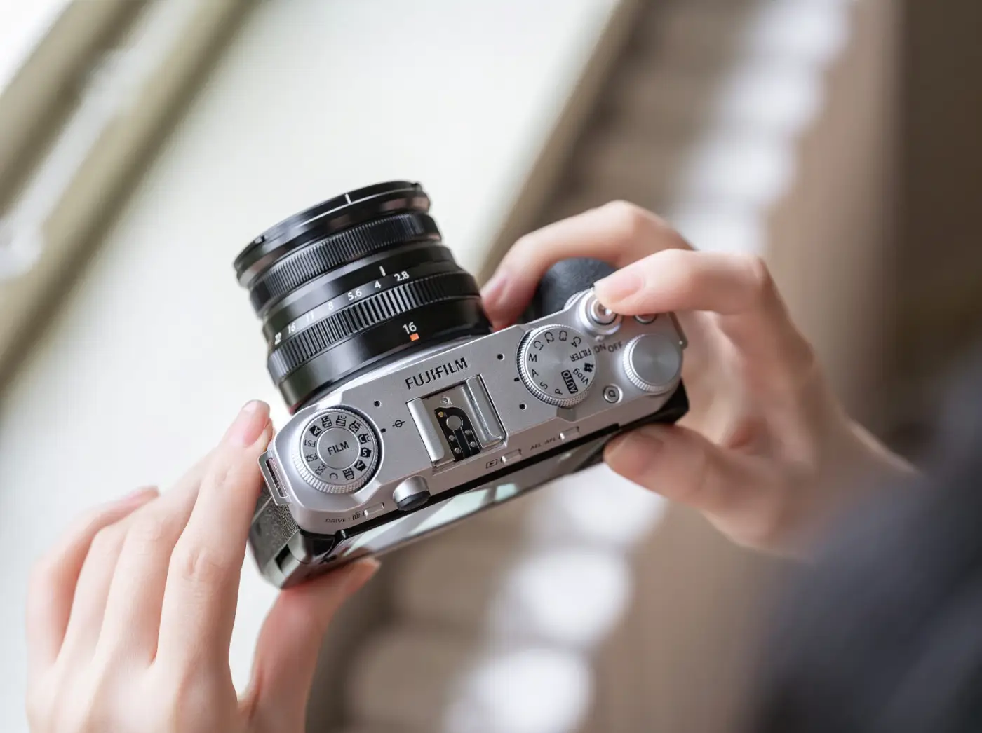 Fujifilm X-M5 in handen