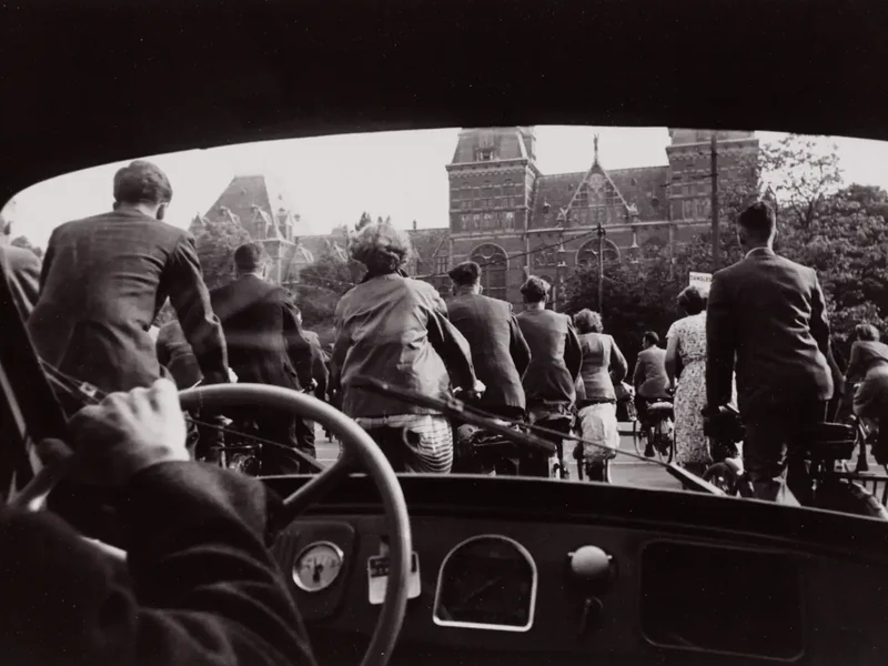 Al die Amsterdamse mensen… Foto’s 1935-1975