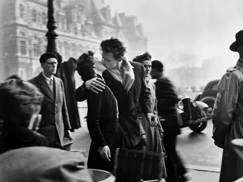 The Kiss in Front of City Hall