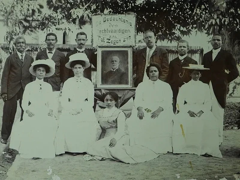 Historische fotocollectie van Suriname nu online op Flickr