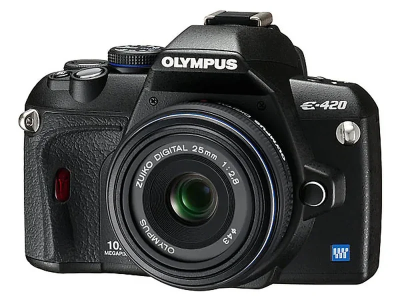 Olympus E-420 with 2.8/25 mm Review