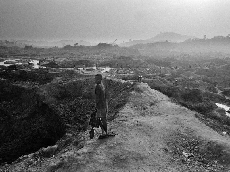 Kadir van Lohuizen Travels the World