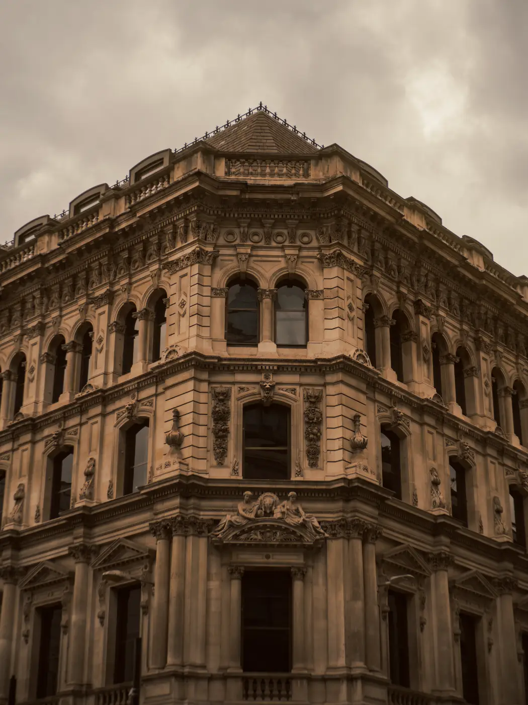 Detailed façade of a classical building photographed with the Samyang AF 60-180mm F2.8 L.