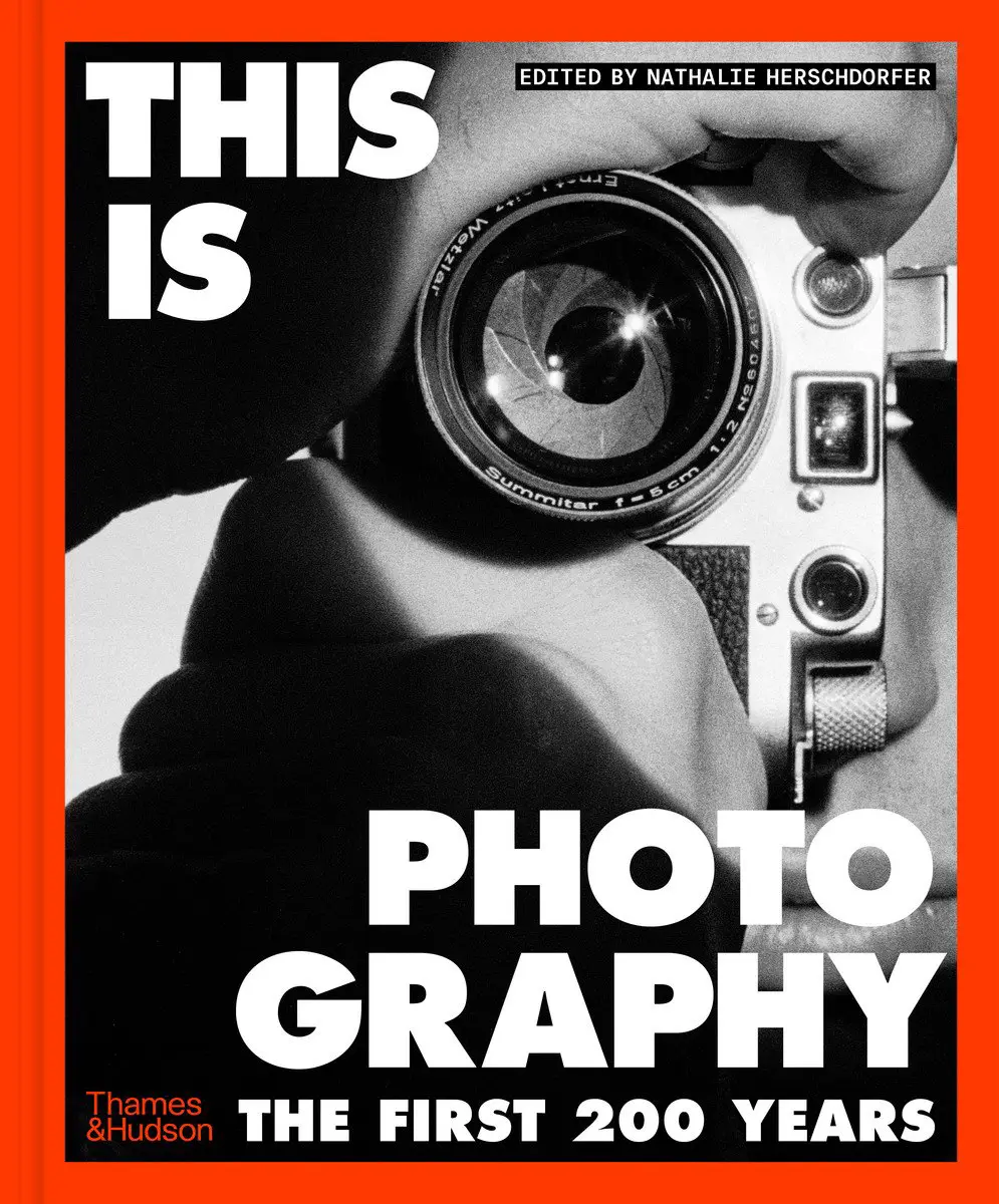 Coverfoto van This Photography - The first 200 years