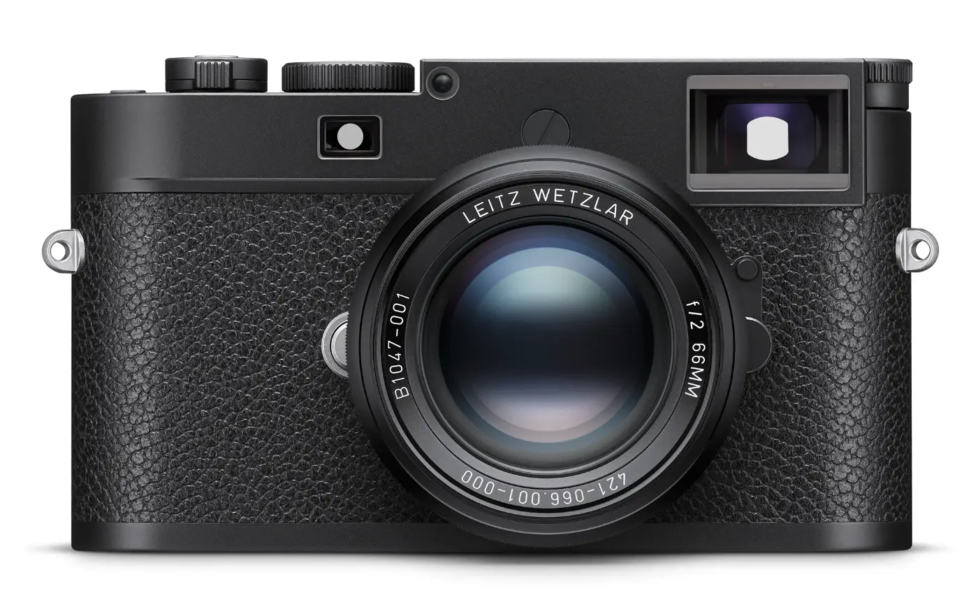 Leica M11-P met Leica Summicron-M 66 f/2 van voren