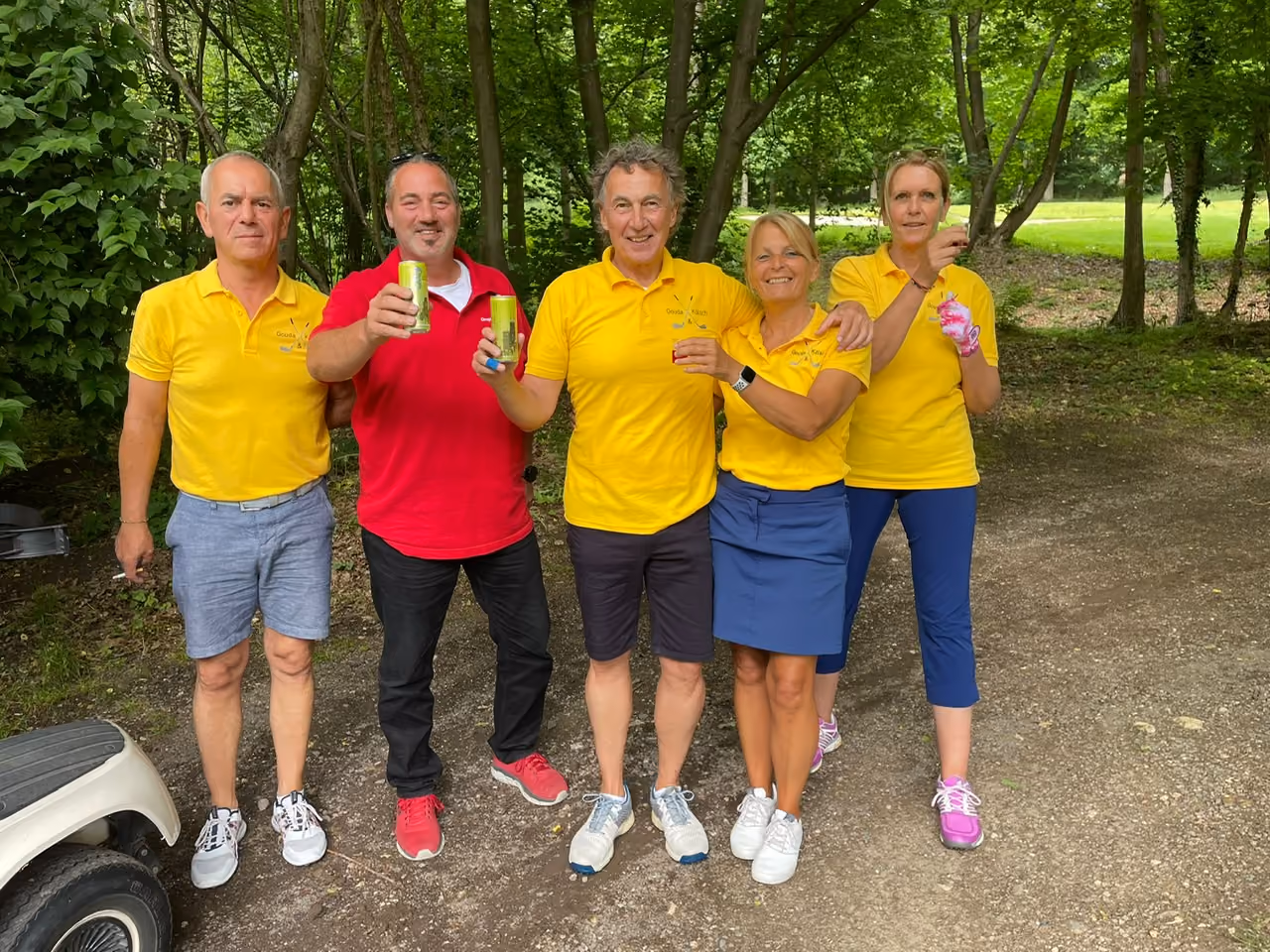 Lecker Schnittchen und Gruppentherapie mit Weinschorle