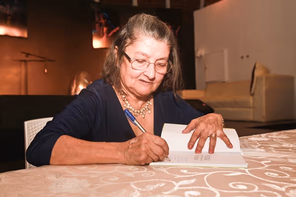 Cremilda de Lima lança livro no Camões