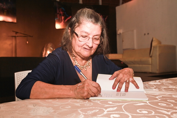 Cremilda de Lima lança livro no Camões