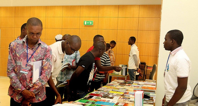 Universidade Agostinho Neto realiza 5.ª feira do livro