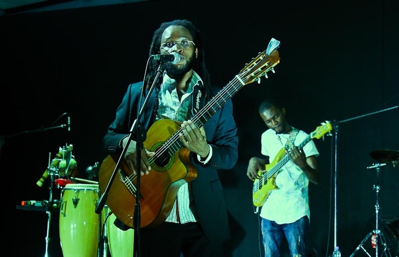 Vladmiro Gonga apresenta concerto intimista no Miami Beach